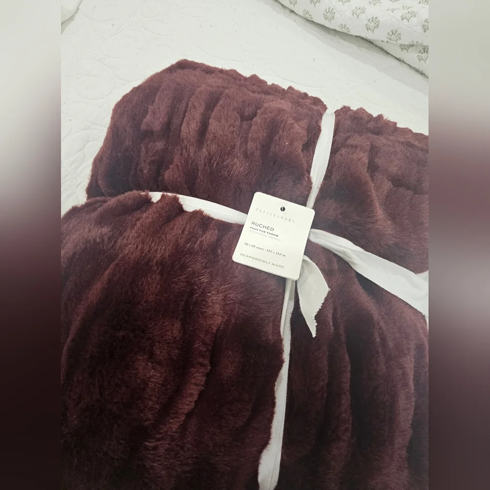 Pottery Barn Plush Faux Fur Throw in Burgundy - Picture 3 of 4